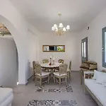 Felicity Villas מלון *